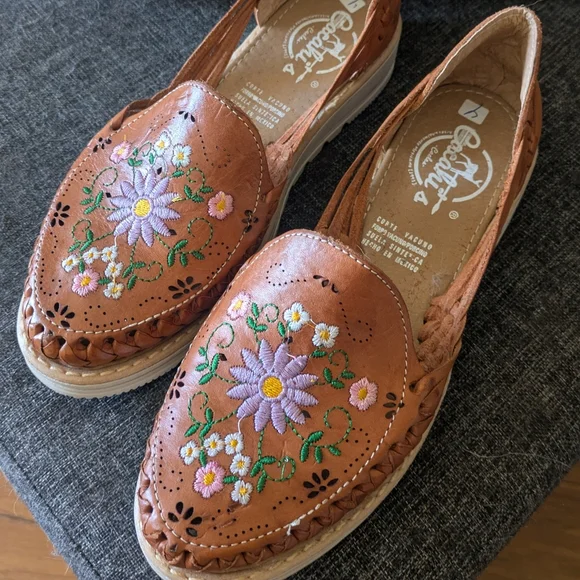 Brown Leather Embroidered Women's Shoes - Picture 3 of 5